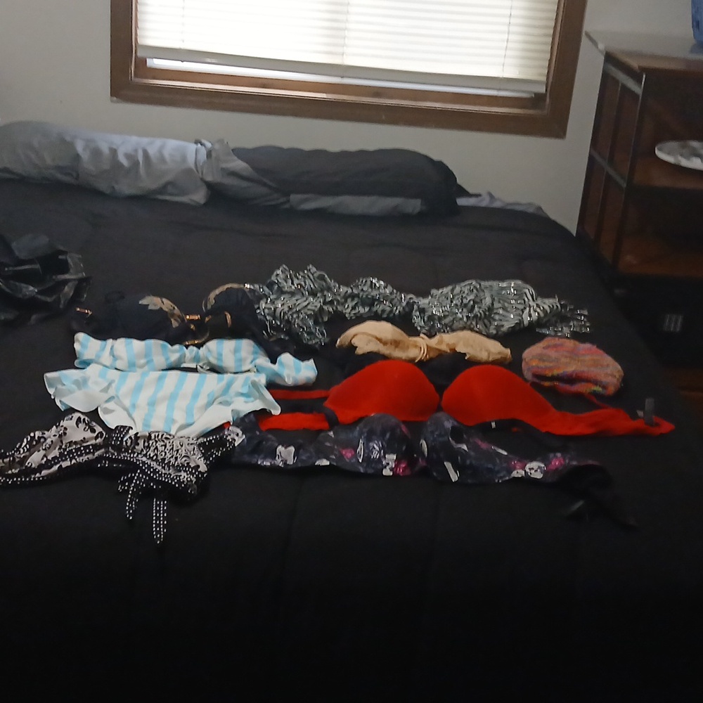 Braws/swim tops and bottoms